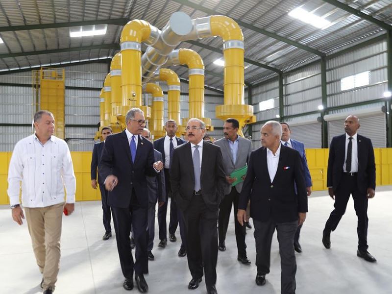 多明尼加總統參訪乾燥機運作情形